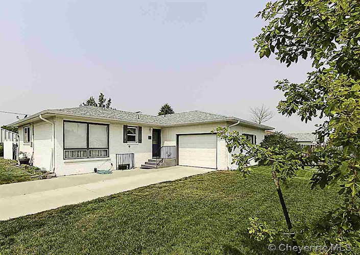 720 Simkins Ave Pine Bluffs, WY 82082