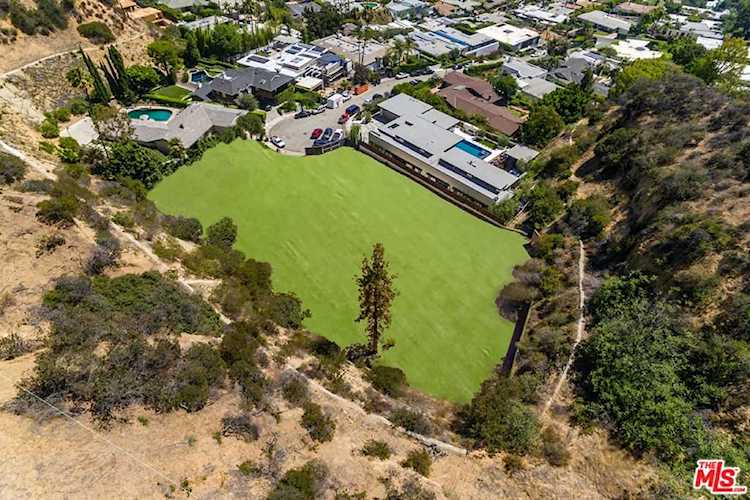 1871 Marcheeta Place Los Angeles, CA 90069