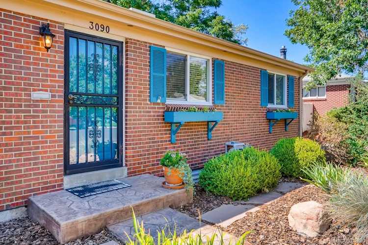 3090 W Monmouth Ave Englewood, CO 80110 | MLS ® 6492834 Photo 1