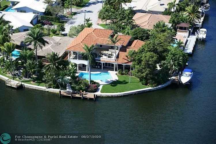 2225 NE 16th Ct Fort Lauderdale, FL 33305