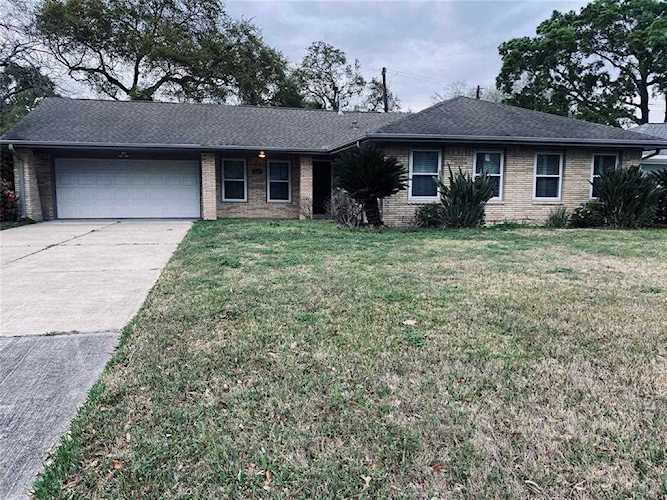 4826 Creekbend Dr Houston, TX 77035