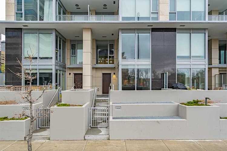 1025 5 Ave #108 Calgary, AB T2P 1N4