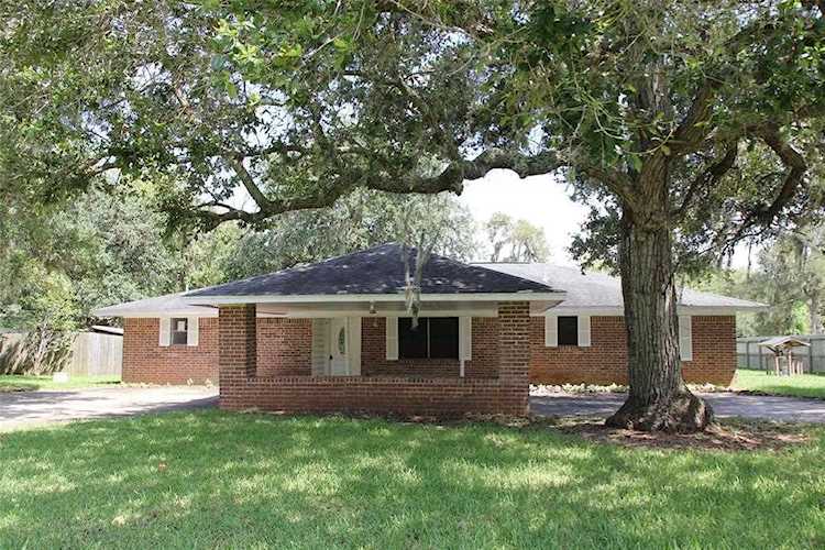 829 County Road 687 Angleton, TX 77515