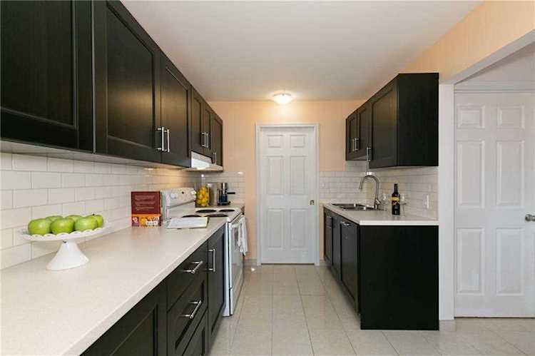 307 43A St SE Calgary, AB T2A 3C7
