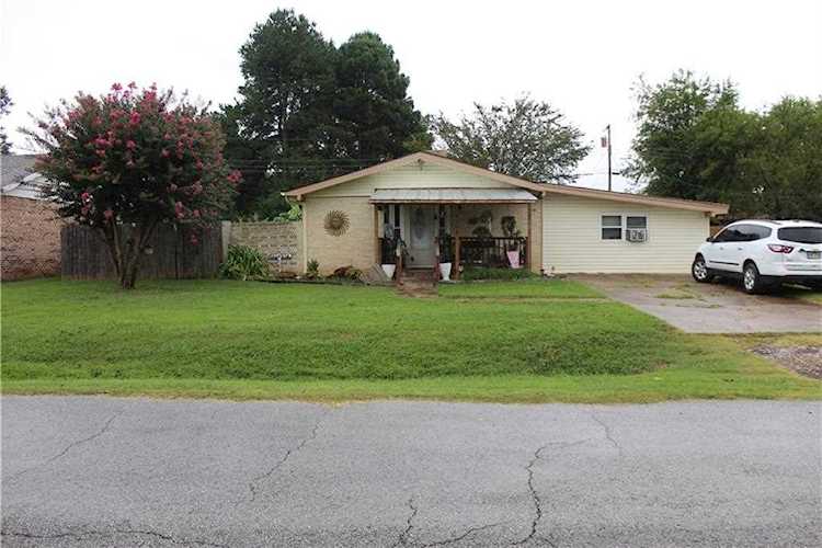 1108 C St Barling, AR 72923