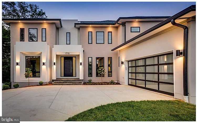 2925 West Ox Rd Oak Hill, VA 20171