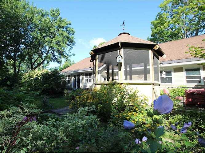 23 Appletree Point Ln Burlington, VT 05408