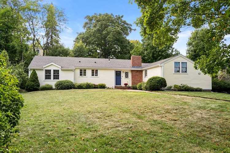 2 Hobart Rd Marblehead, MA 01945
