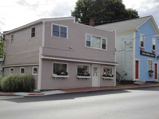 15 Water St Epping, NH 03042