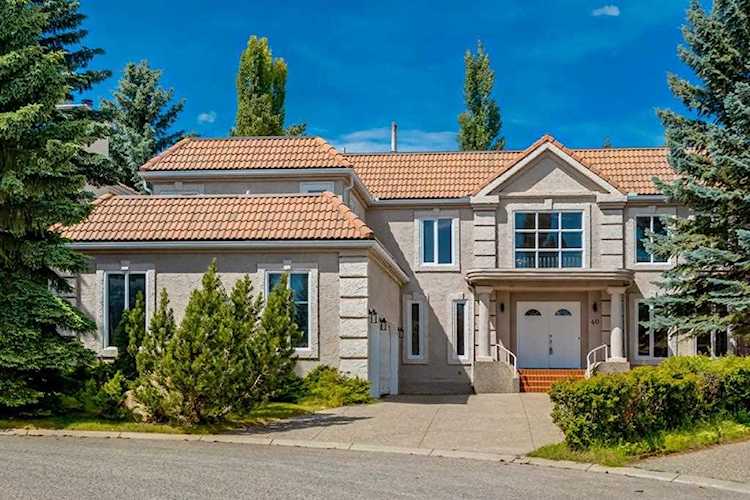 40 Patterson Mews SW Calgary, AB T3H 2C6