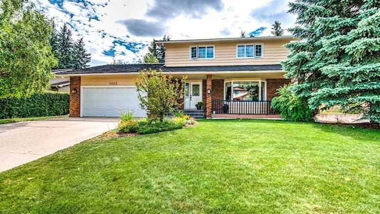1023 Varsity Estates Dr NW Calgary, AB T3B 3B1
