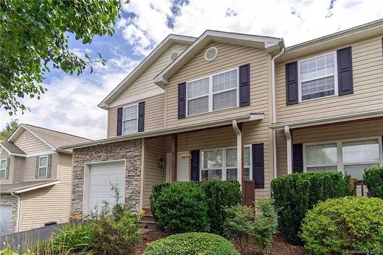 8 Bridgestone Rd Swannanoa, NC 28778