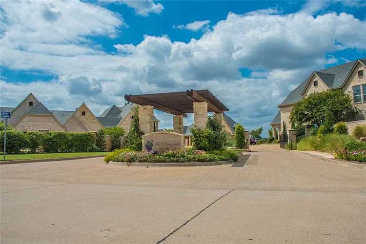 2405 Vineyard Drive Granbury, TX 76048