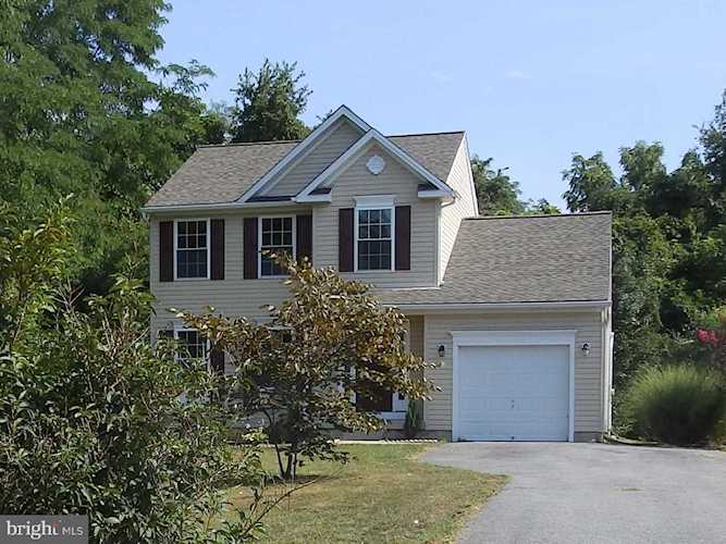 4 Canoe Ct Taneytown, MD 21787