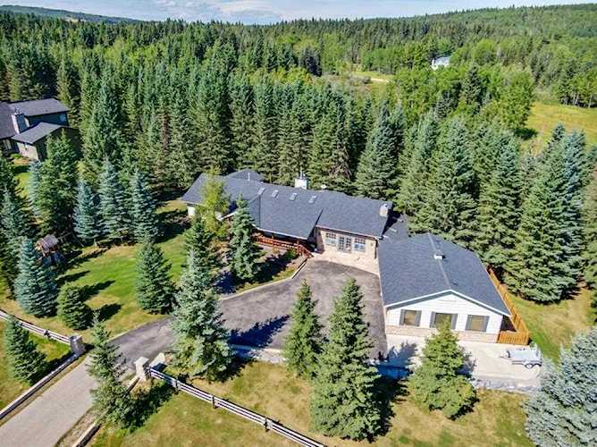 14 Mountain Lion Dr Bragg Creek, AB T0L 0K0