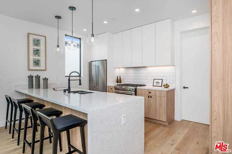 1219 1/2 N Mansfield Avenue Los Angeles, CA 90038