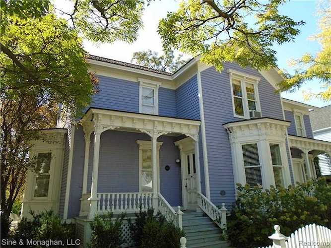 211 Townsend St Birmingham, MI 48009