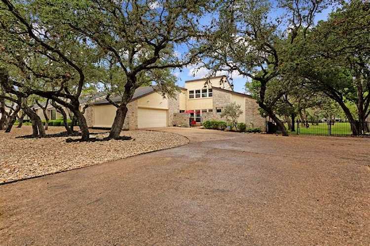 304 Champion DR Lakeway, TX 78734