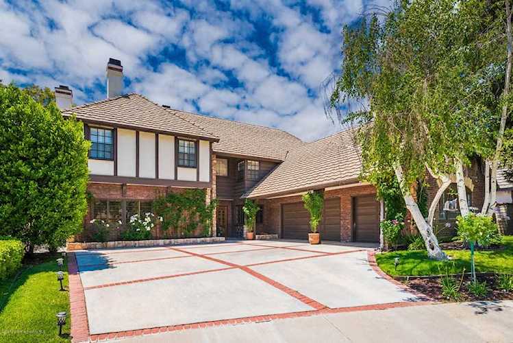 24214 Oak Vale Drive Valencia, CA 91355