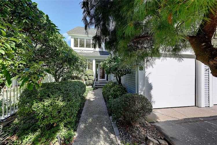 2 Bagy Wrinkle Cove Way Warren, RI 02885