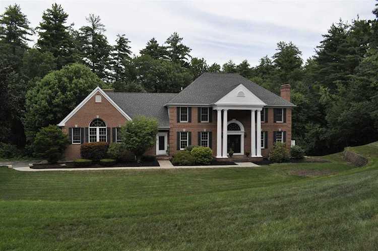 47 Oak Dr Bedford, NH 03110