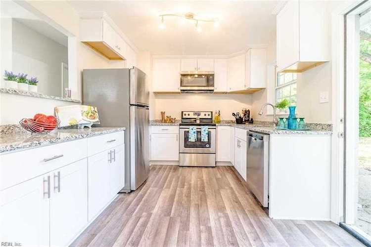 home for sale in Little England Hampton VA 23661 - MLS 10334752 Photo 1