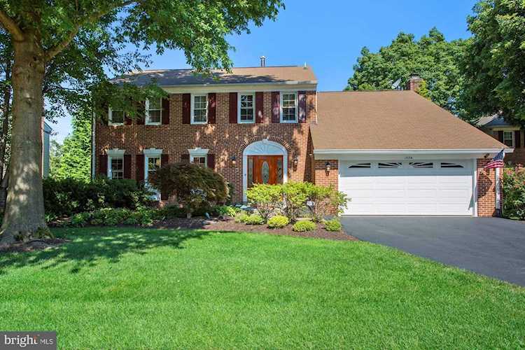 1334 Vanetta Ln Vienna, VA 22182 | MLS ® VAFX1150046 Photo 1