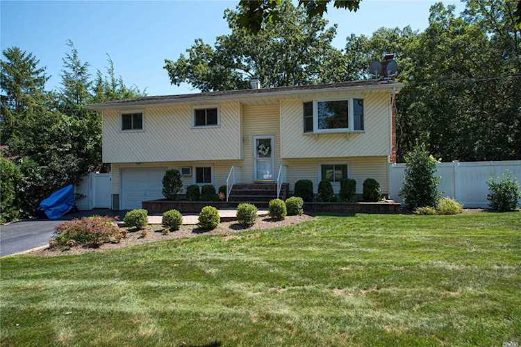 2 Mildred Court Nesconset, NY 11767