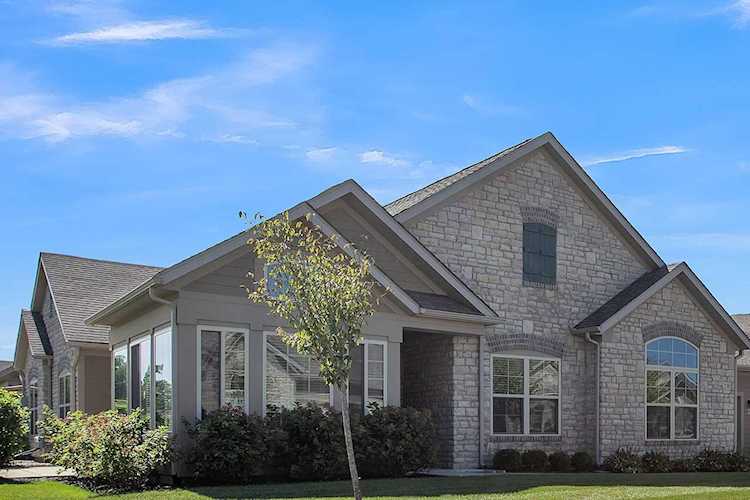 239 Stoneshire Crossing Pataskala, OH 43062 | MLS 220030362 Photo 1