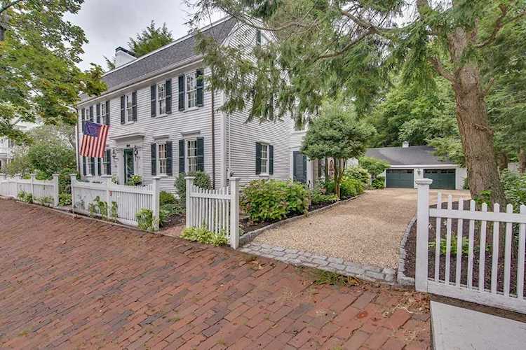 262 High St Newburyport, MA 01950