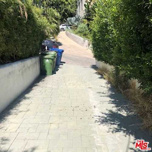 1523 3/8 N Doheny Drive Los Angeles, CA 90069