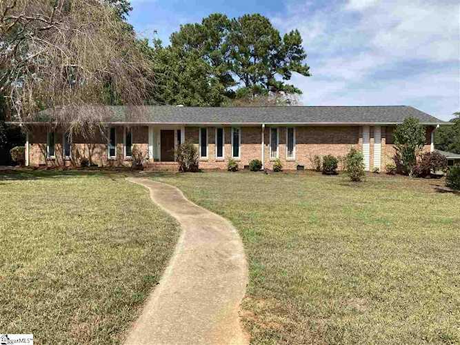92 Main St Pelzer, SC 29669
