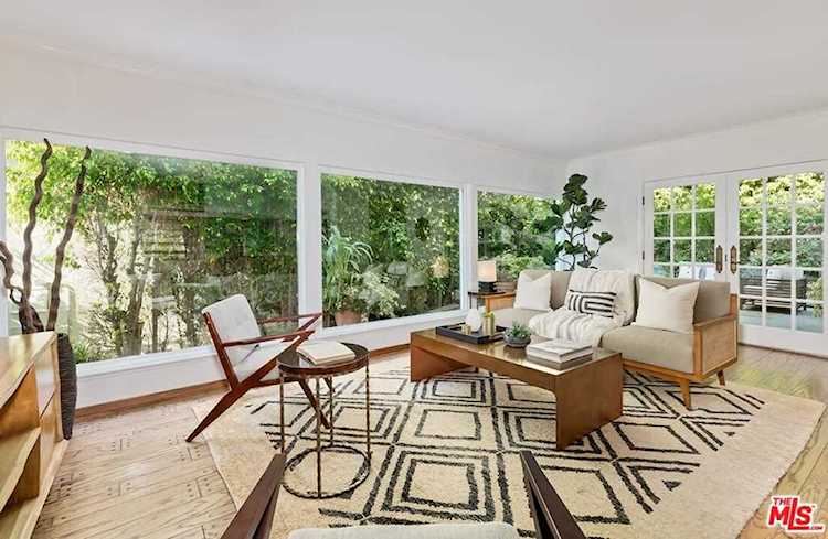 10235 Autumn Leaf Circle Los Angeles, CA 90077