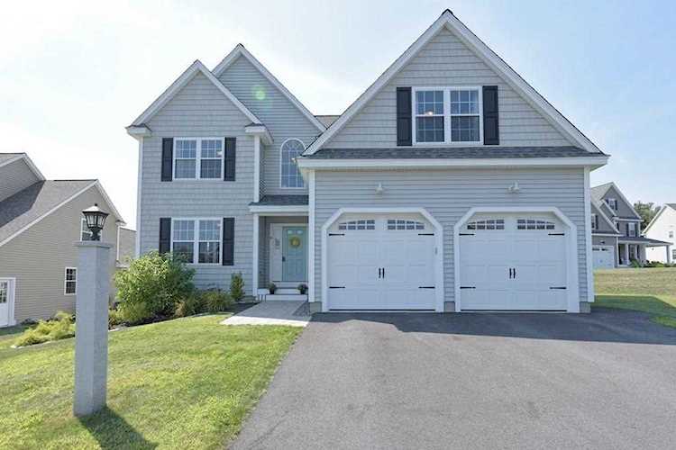 8 Poplar Hill Cir Merrimac, MA 01860