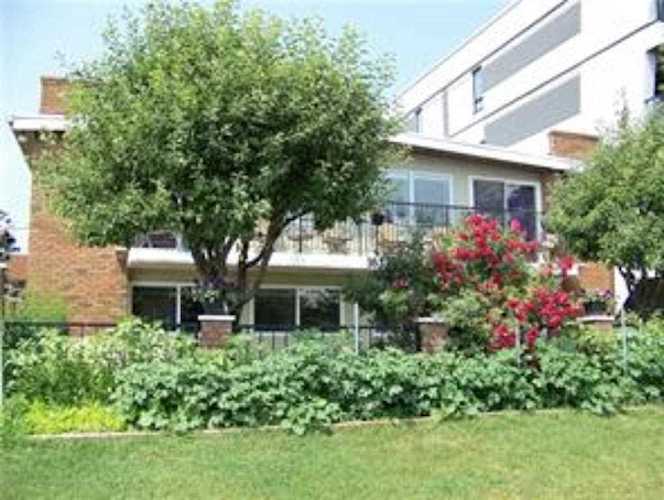 1631 38 St SW Calgary, AB T3C 1T8