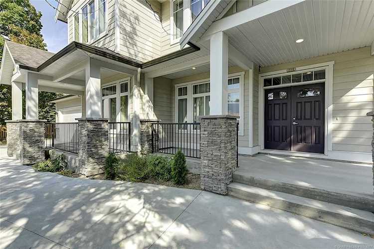 745-747 Harvey Avenue Kelowna, BC V1Y6E2