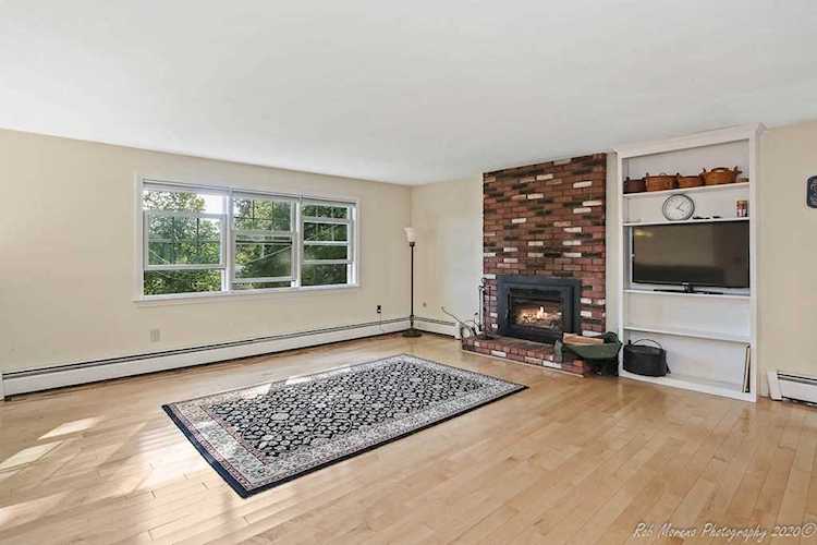 49 Longfellow Dr Newburyport, MA 01950