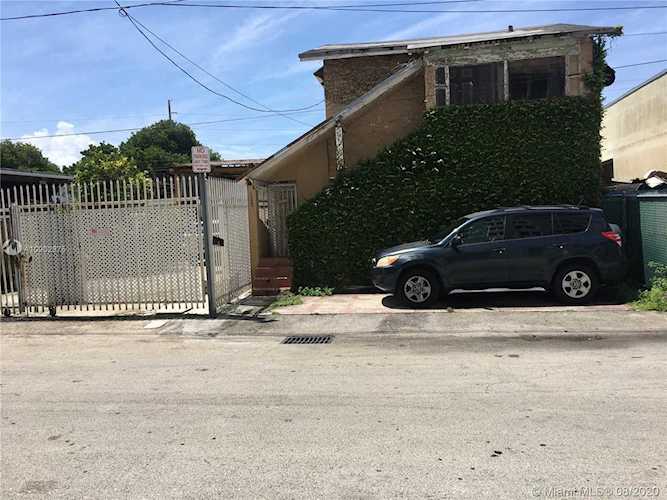 1750 NW 23rd Ter Miami, FL 33142