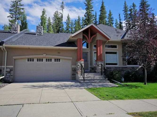 50 Discovery Ridge Ln SW Calgary, AB T3H 4Y3