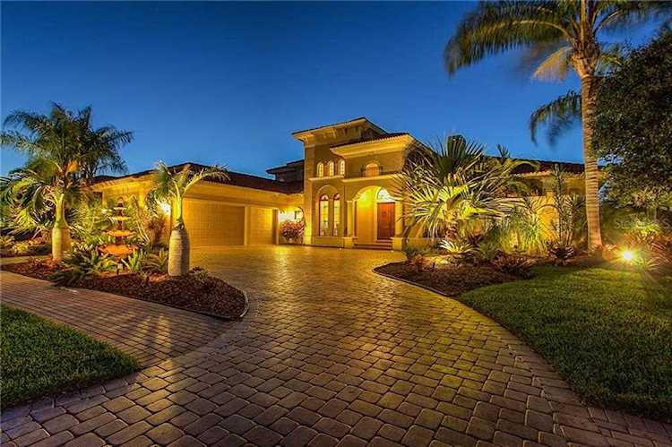 9033 Rocky Lake Ct Sarasota, FL 34238
