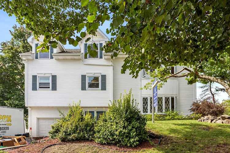 22 Mohawk Rd Marblehead, MA 01945