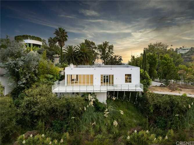 1004 Stradella Road Los Angeles, CA 90077