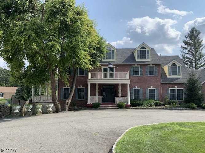 88 Passaic Valley Rd Montville Twp., NJ 07045