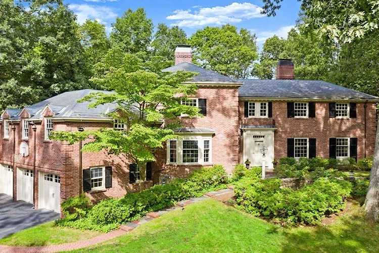 32 Peirce Road Wellesley, MA 02481