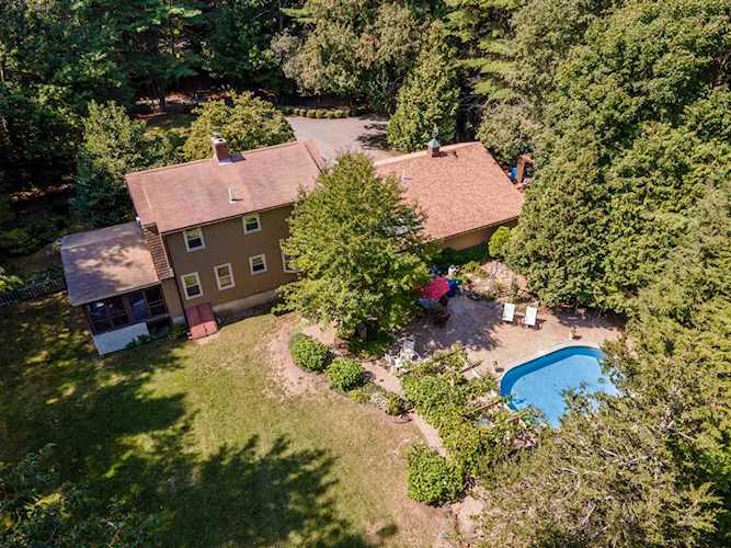 239 Post Rd North Hampton, NH 03862