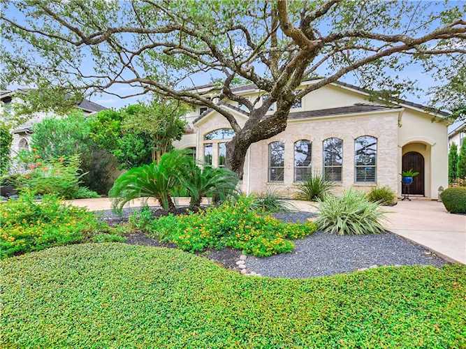 8 Hightrail WAY The Hills, TX 78738