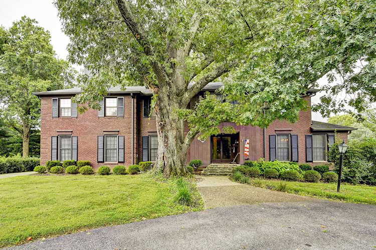 7230 Heatherly Square Louisville, KY 40242