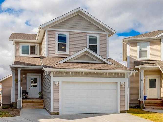 19 Sunrise Crescent NE High River, AB T1V 0B9