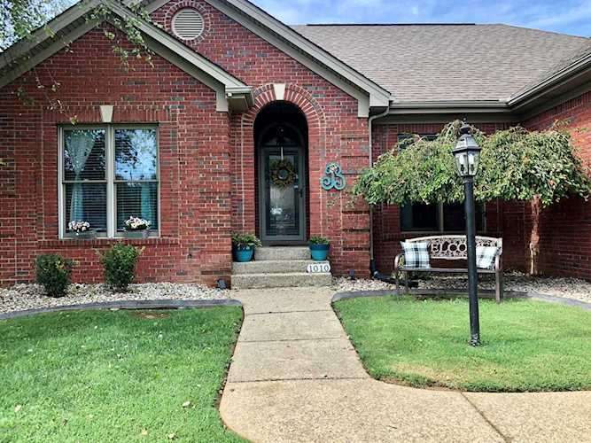 1010 Barbizon Dr Goshen, KY 40026