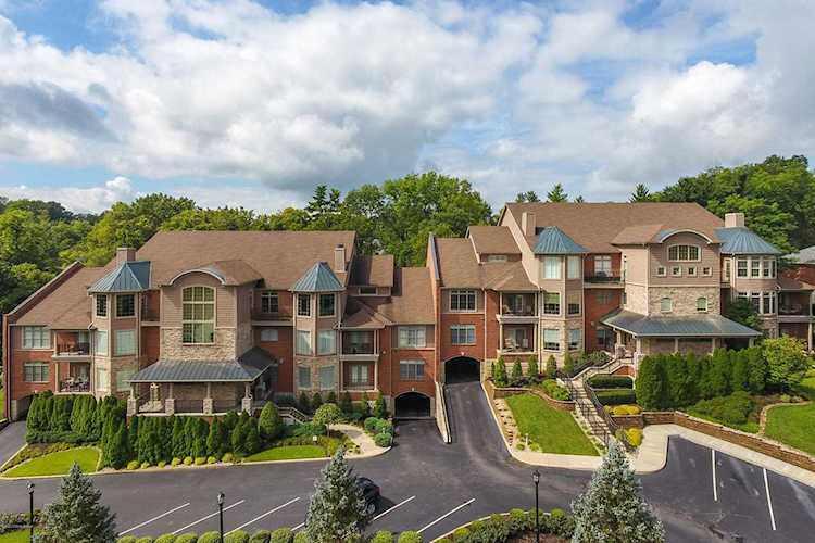 5222 Indian Woods Dr #301,302 Louisville, KY 40207